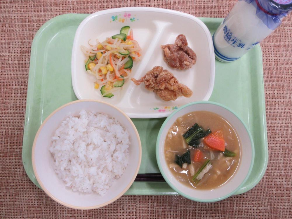 ごはん　牛乳　凍り豆腐のみそ汁　鶏肉のから揚げ　もやしとコーンのサラダ